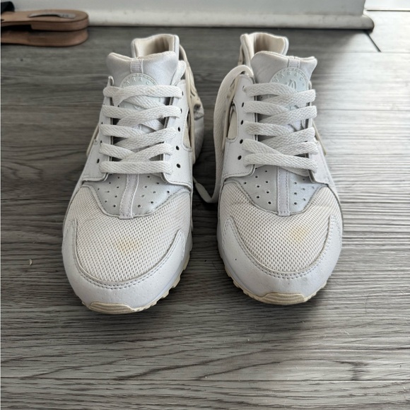 Nike Air Huarache Sneaker - Picture 7 of 8